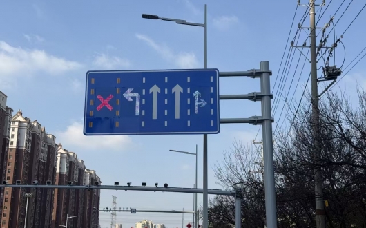 安邦標志牌亮相昆山首條潮汐車道